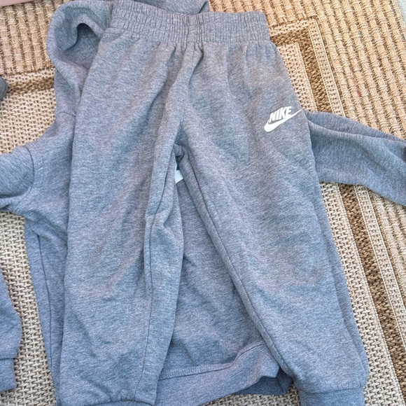 Nike Kids Heather Gray Hoodie & Sweatpants Set - Picture 2 of 5